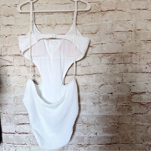 Aerie textured monokini swimsuit - Picture 8 of 8